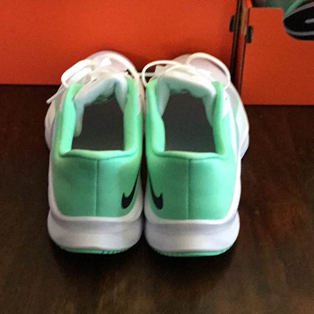 NIKE WOMENS QUEST 3 RUNNING SHOE - Picture 5 of 12